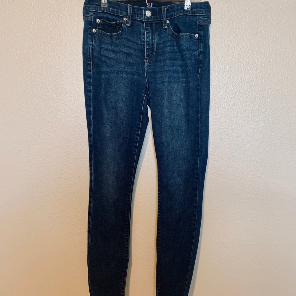 Dark blue Gap size 29 skinny jean